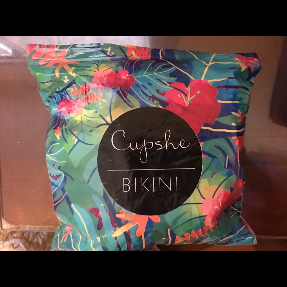 New Cupshe one piece swim suit. Original package - Picture 2 of 8